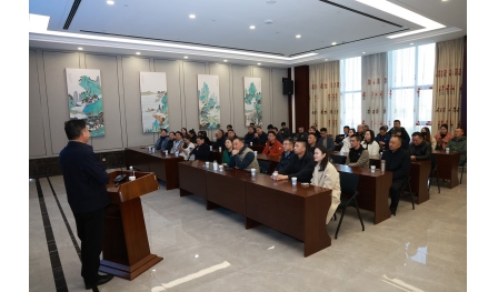 探尋發(fā)展密碼 共話傳承創(chuàng)新——省民營經(jīng)濟(jì)研究會(huì)第五期企業(yè)家會(huì)員研修班學(xué)員走進(jìn)安惠